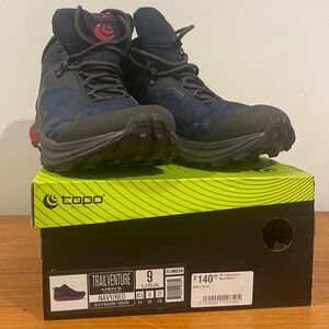 Topo Trailventure Hiking Boots Men’s 9, Navy/Red